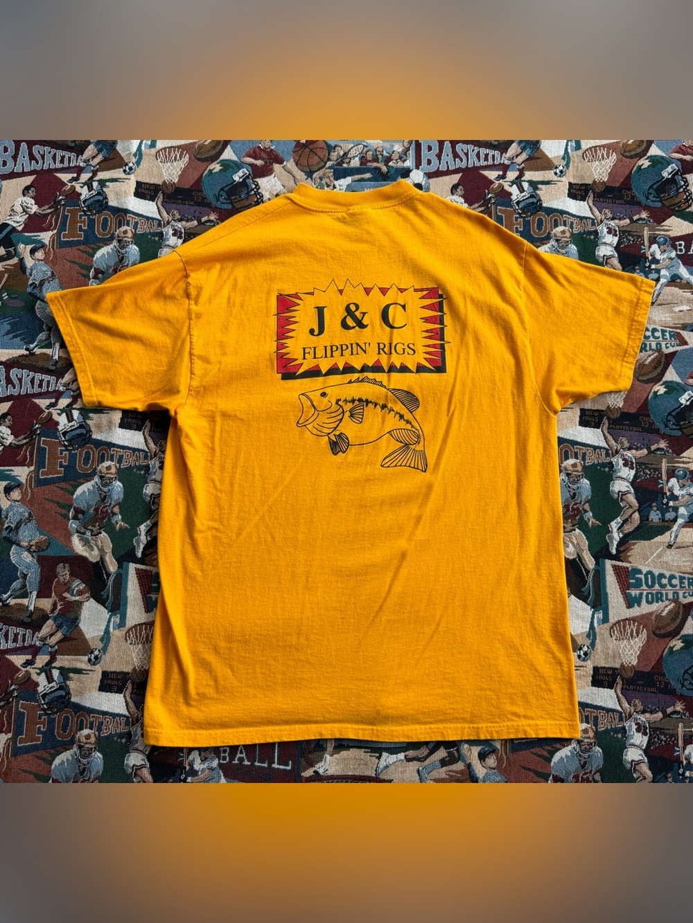 Vintage 90s Men’s Hanes J&C Flippin’ Rigs Bass Fish Yellow Graphic T-shirt